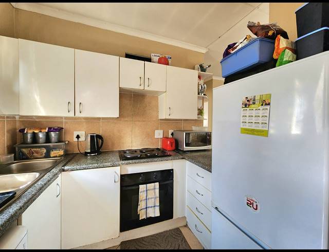 2 BEDROOM APARTMENT FOR SALE IN WILGEHEUWEL